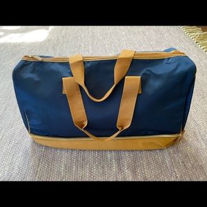 New DSW Weekend Bag. Navy blue.